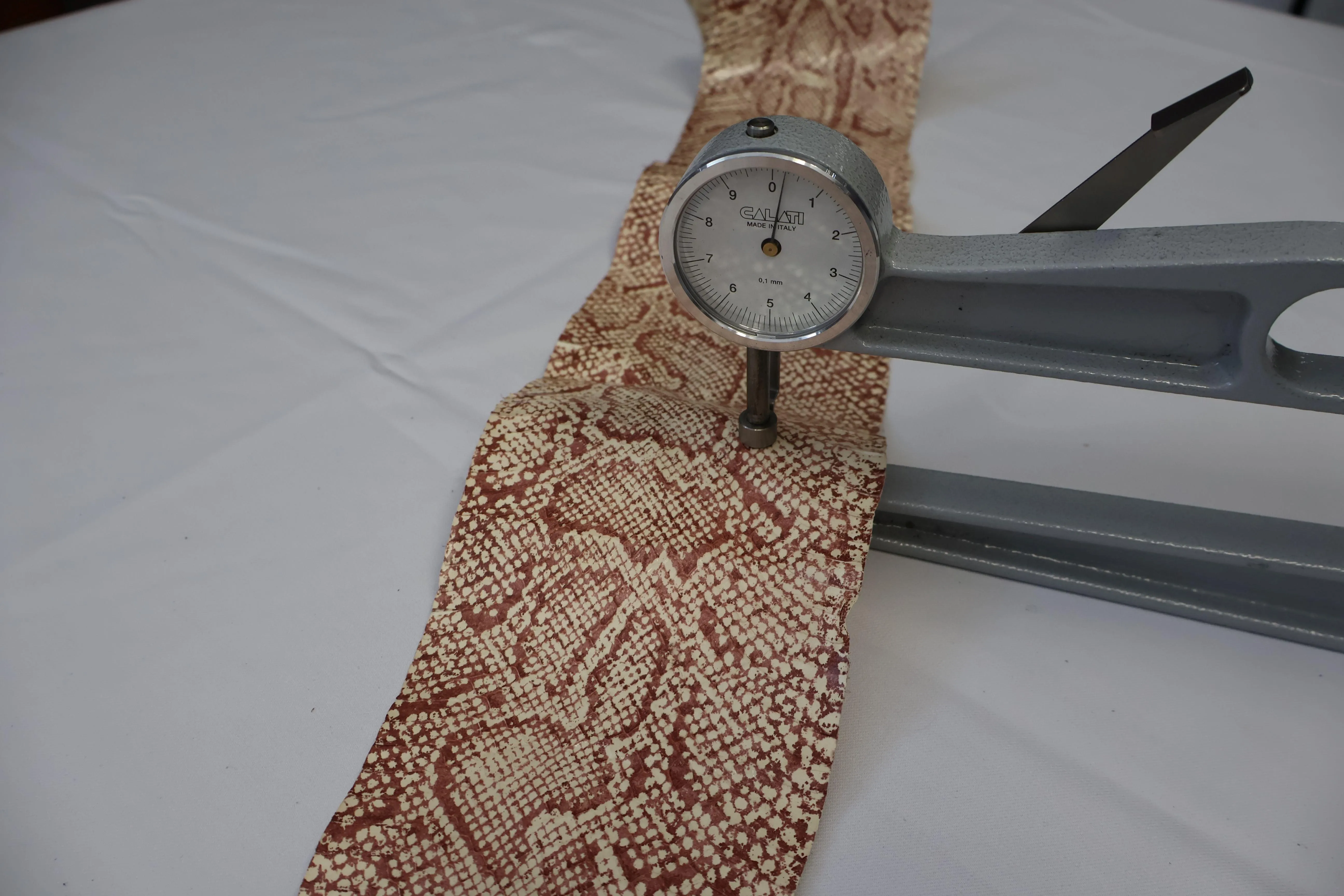 Genuine snakeskins, Real snake leather hide, thin and natural shine, thickness 0,3mm(1 oz)