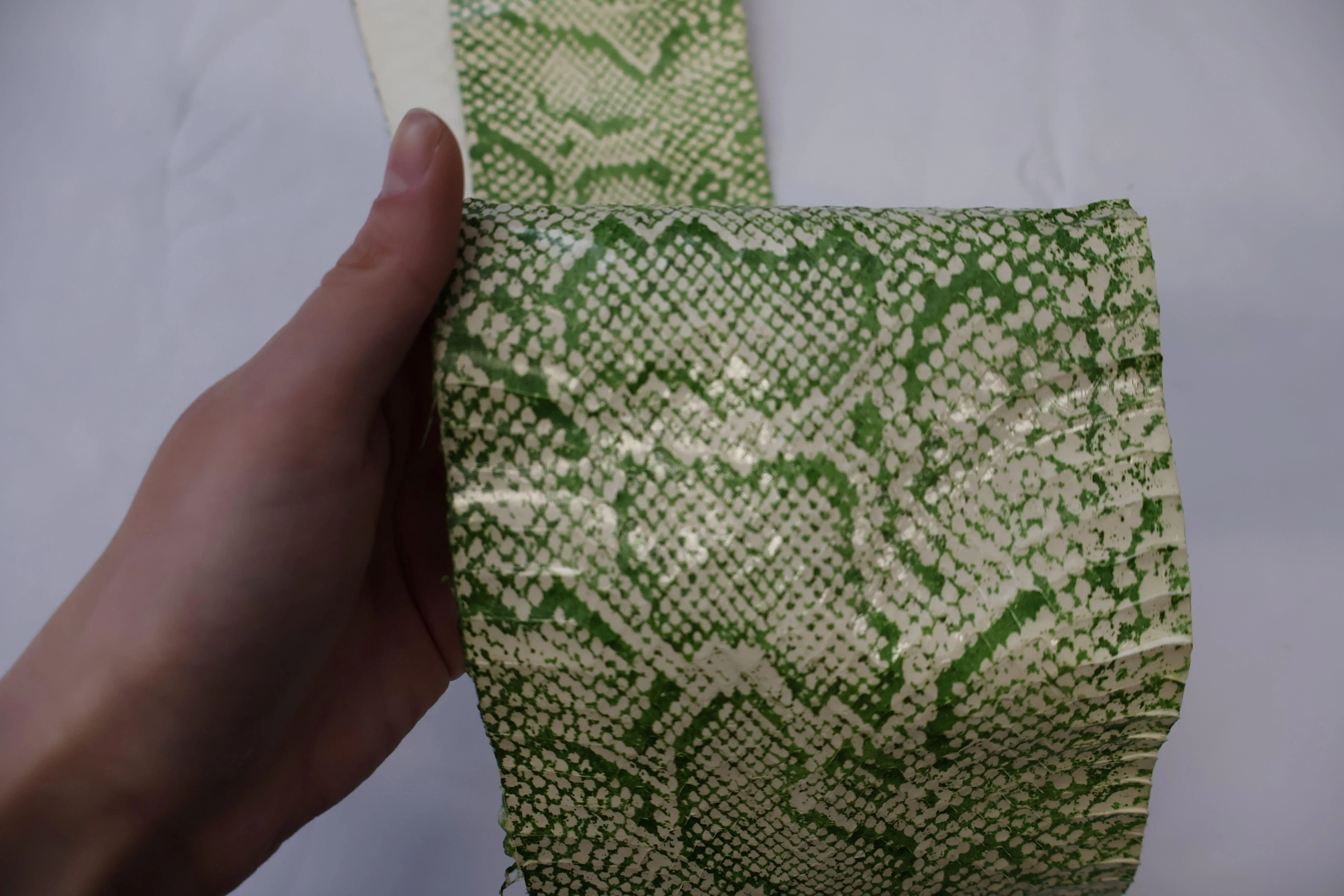 Genuine snakeskins, Real snake leather hide, thin and natural shine, thickness 0,3mm(1 oz)